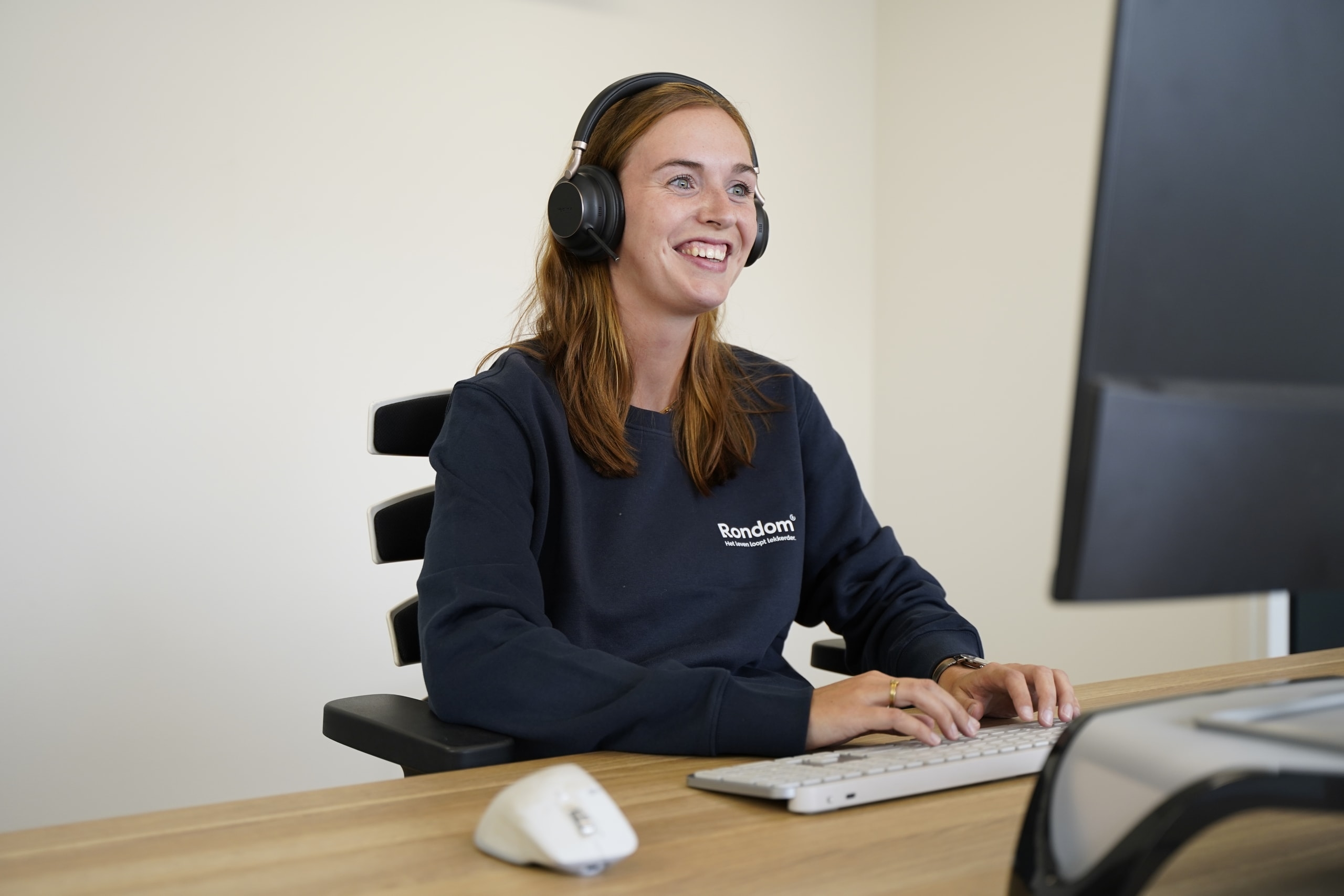 Medewerker klantenservice met headset